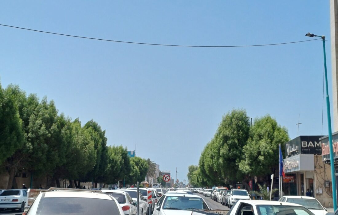 خیابان‌های « شهید بهشتی » و « امام موسی صدر» ؛ پارکینگ خودروها
