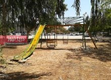 کودکان در انتظار فضای بازی استاندارد