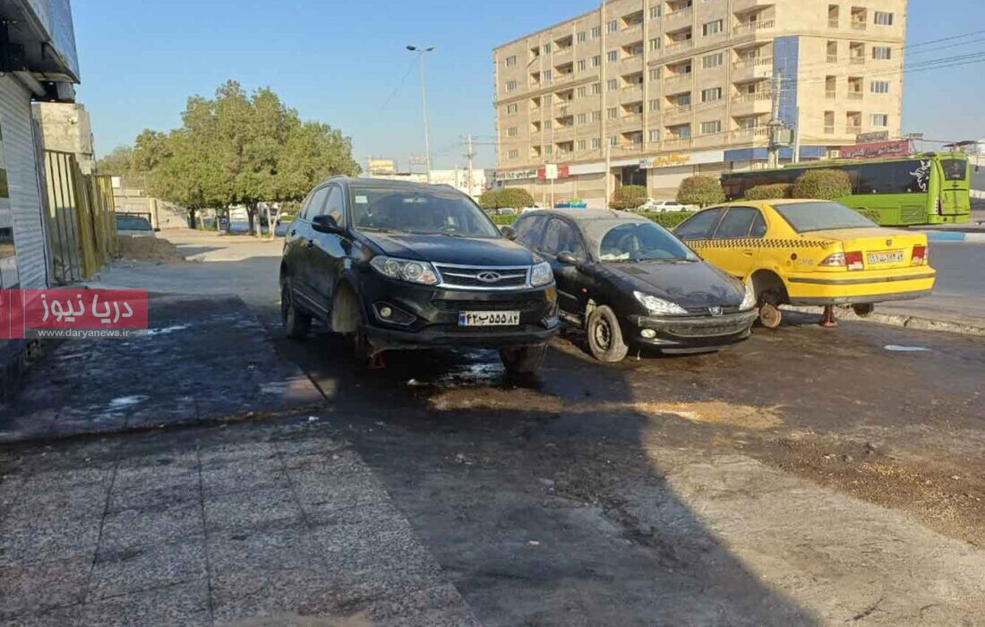 پیاده روها در تصرف تعمیرگاه ها؛گرانی تعمیرخودرو