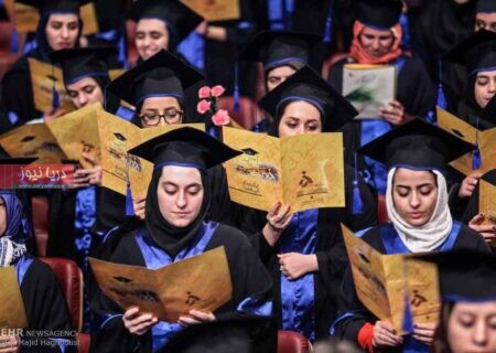 زنان تحصیل‌کرده  ذخیره‌ای پشت درهای بسته بازار کار