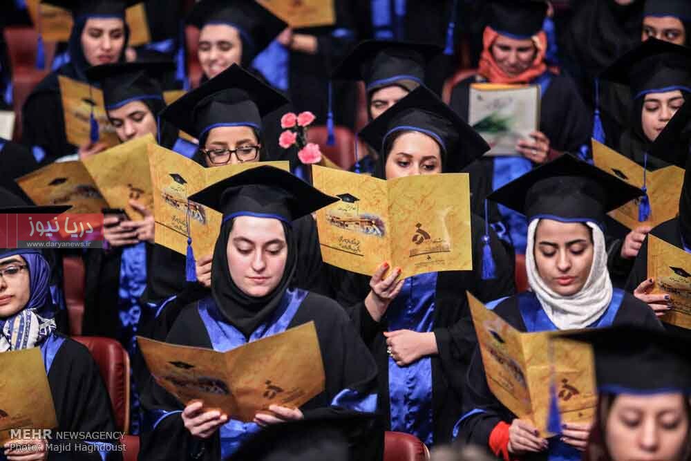 زنان تحصیل‌کرده  ذخیره‌ای پشت درهای بسته بازار کار