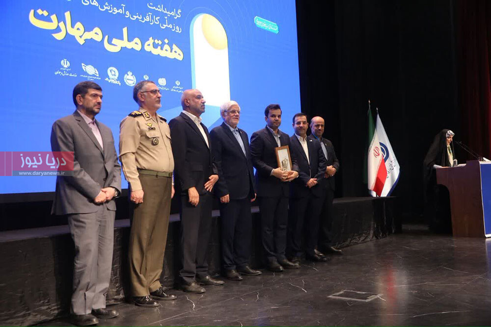 مدیرعامل شرکت نفت ستاره خلیج فارس مورد تقدیر وزیر کار قرار گرفت