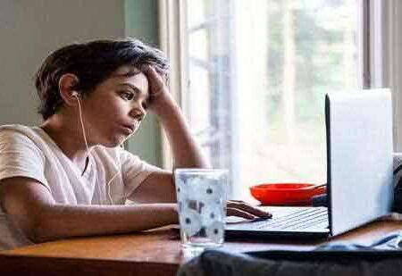 چرا نوجوان به فضای مجازی پناه می‌برد؟