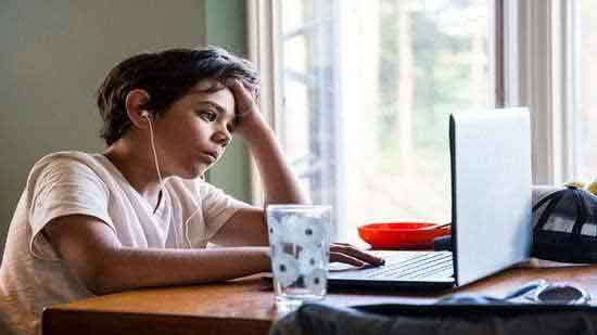 چرا نوجوان به فضای مجازی پناه می‌برد؟